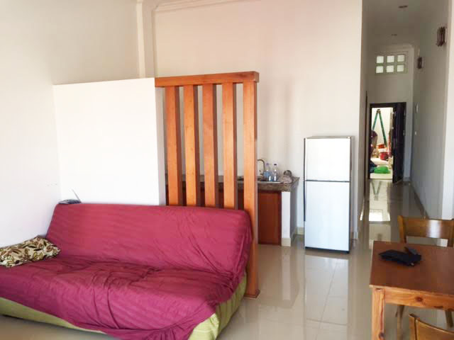 2 bedrooms apartment on corner near riverside (Rented)