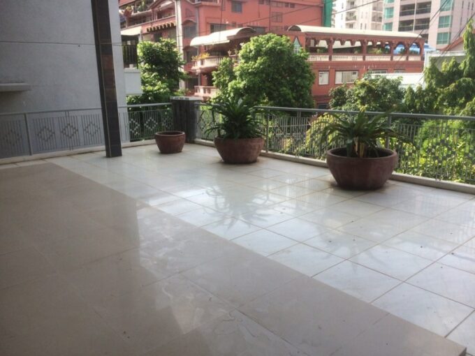 2nd floor apartment in BKK1 for rent