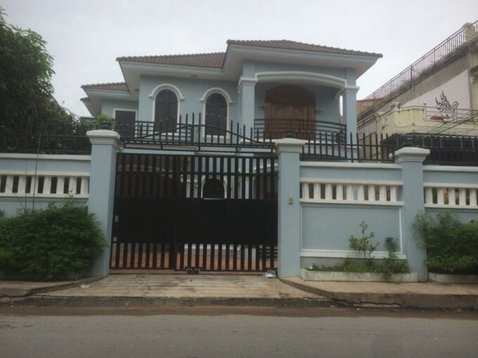 4 bedrooms villa for rent in Chamkamon