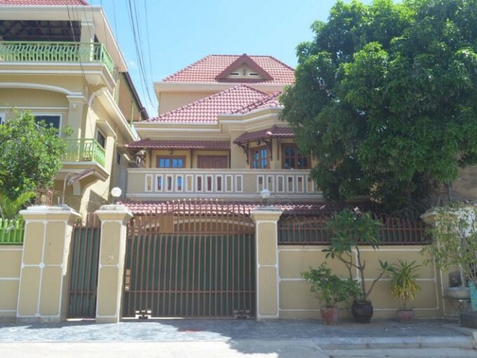 5 bedrooms Villa in Toul Kork for rent