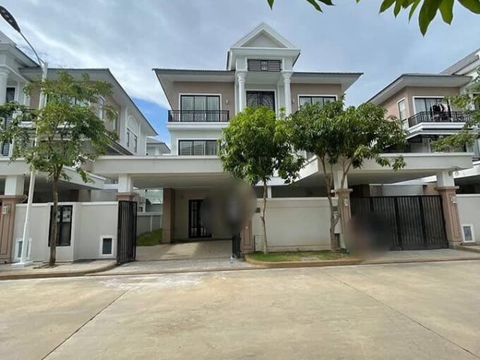 5Bedroom Twin B Villa For Sale in Borey Peng Hourt Beong Snor