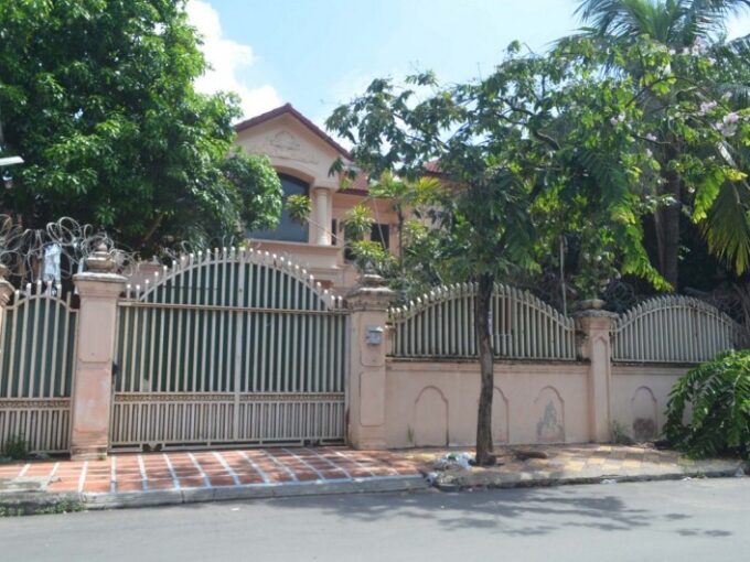 6-bedroom villa for rent in Toul kork