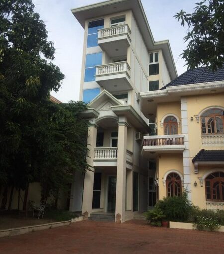 8-bedroom villa for rent in Toul Kork