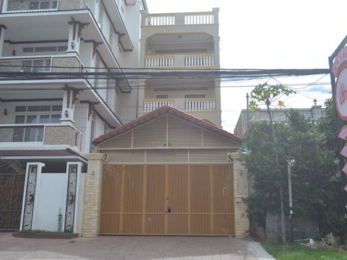 8-bedrooms house for rent in Toul Kork