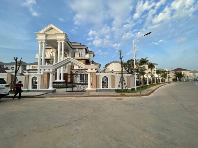 9-Bedroom King A Villa for sale  Borey Peng Houth Boeng Snor