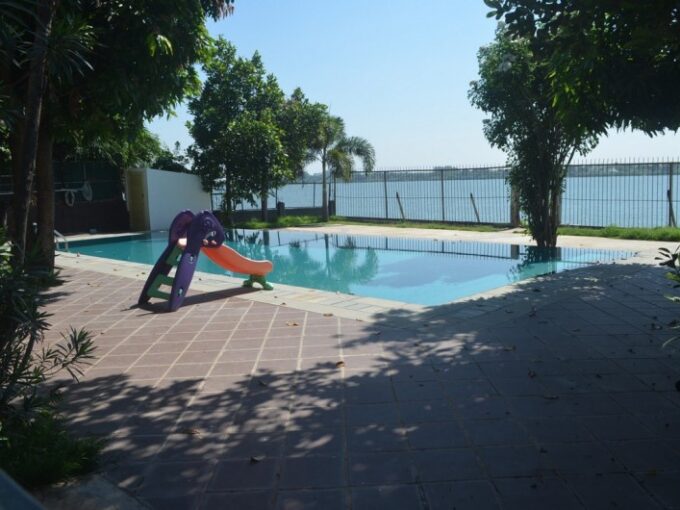 Beautiful villa with pool for rent in Chrouy changvar