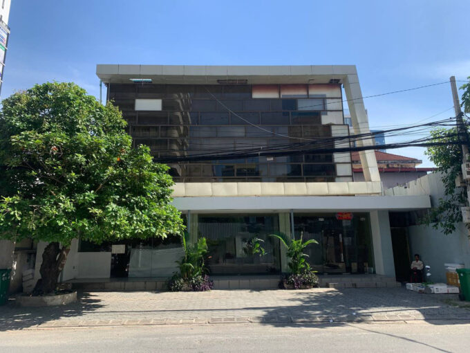 Commercial Building For Sale in Bkk 1