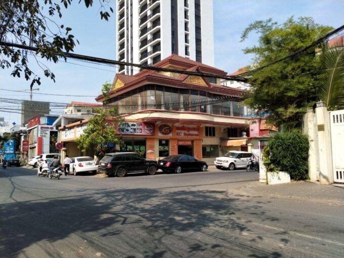 Corner Commercial Villa for Rent in Boeung Trobaek