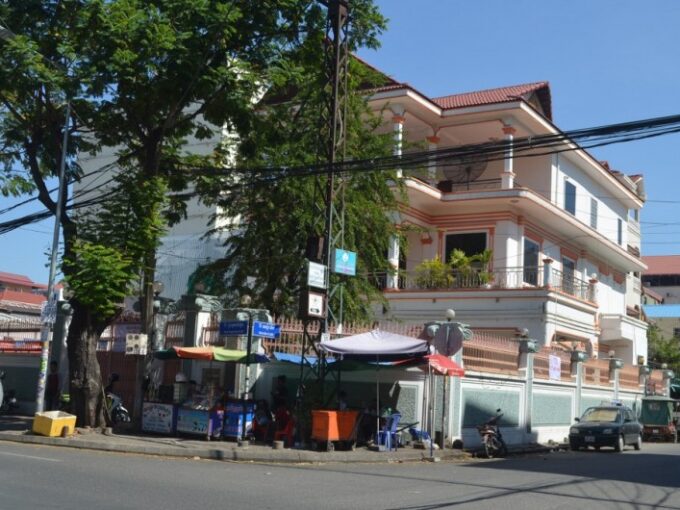 Corner House For Rent In Daun Penh