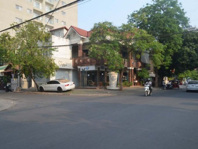 Corner Villa For Rent In BKK1