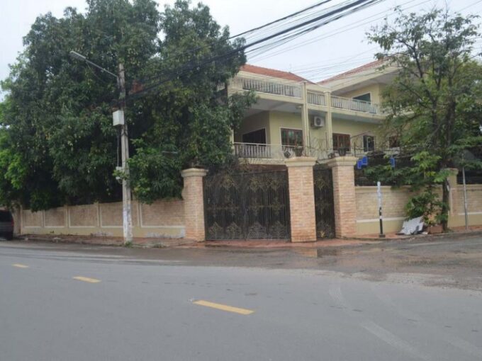 Corner villa For Rent In Toul kork