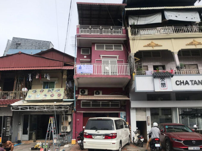 Flat House for Sale in Daun Penh