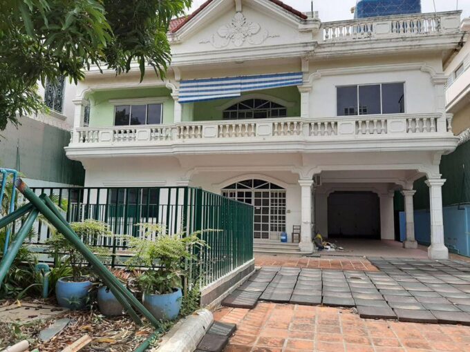 Good Location Villa in BKK1 for Rent is available now