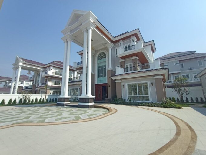 Luxury KIng A  Villa  For Sale In Borey Peng Huoth Boeng Snor Eco Melody