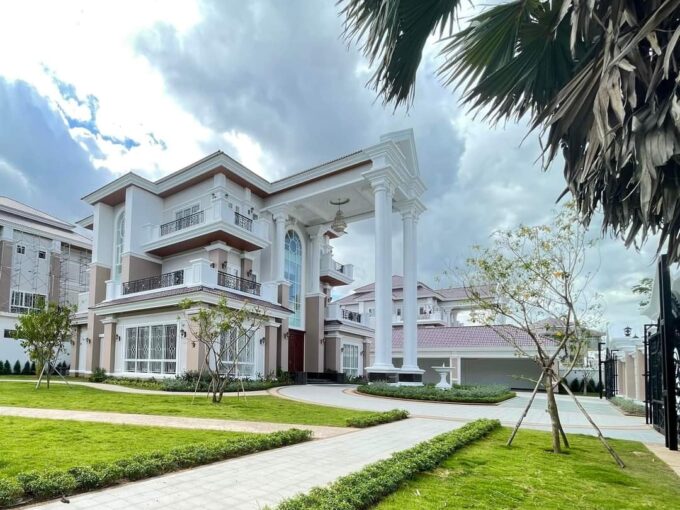 Luxury KIng A  Villa  For Sale In Borey Peng Huoth Boeng Snor Eco Melody