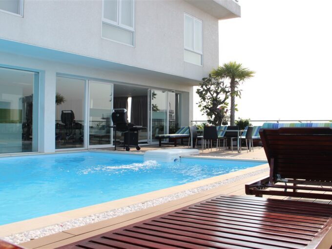 Luxury One Bedroom Apartment with Pool and Gym for Rent in BKK1