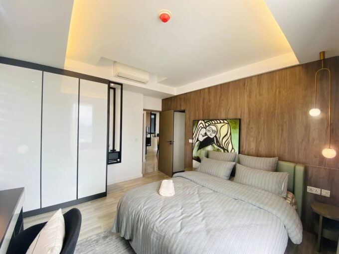 Luxury Two Bedrooms Apartment for Rent In BKK1