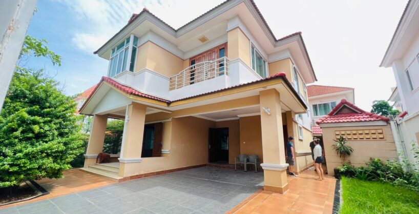 Luxury Villa for Rent in Borey Basac Garden City