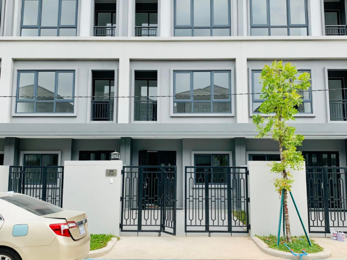 Modern Link House For Sale in Borey Chip Mong Land