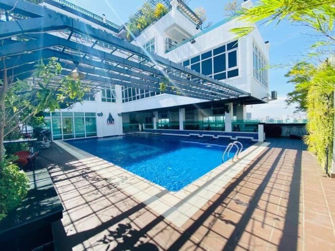 One Bedroom Apartment with Swimming Pool for Rent  In BKK