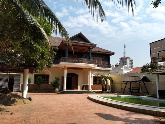 Residential Five Bedrooms Villa  for rent in Toul Kork