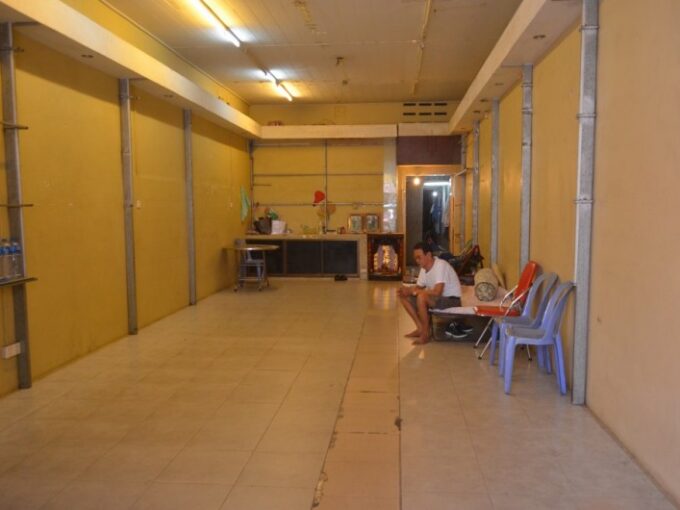 Shop House For Rent Near Ou russei Market