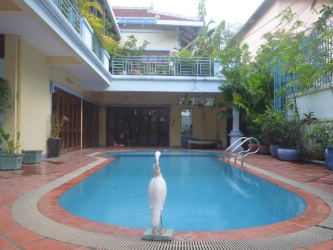 Six Bedrooms Villa with swimming pool in Tonle Basac