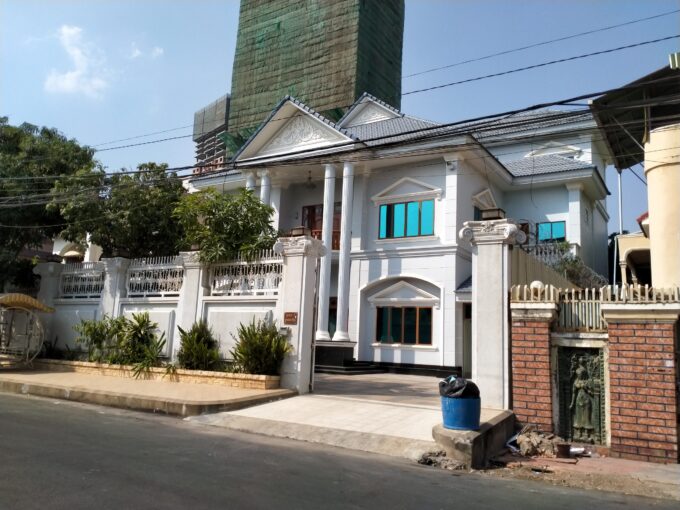 Six Beds Villa in the Residential Area for rent in Toul Kork