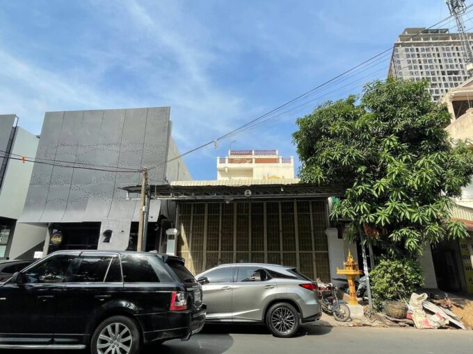 Spacious House with warehouse for rent in TK