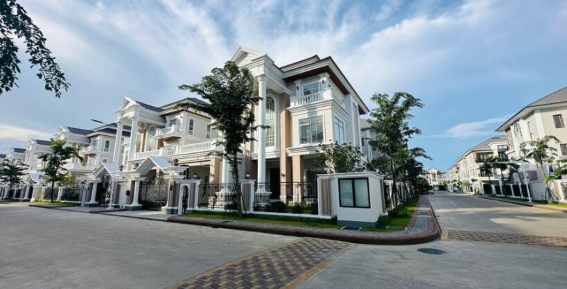 Stunning Corner Villa for Sale in Phnom Penh