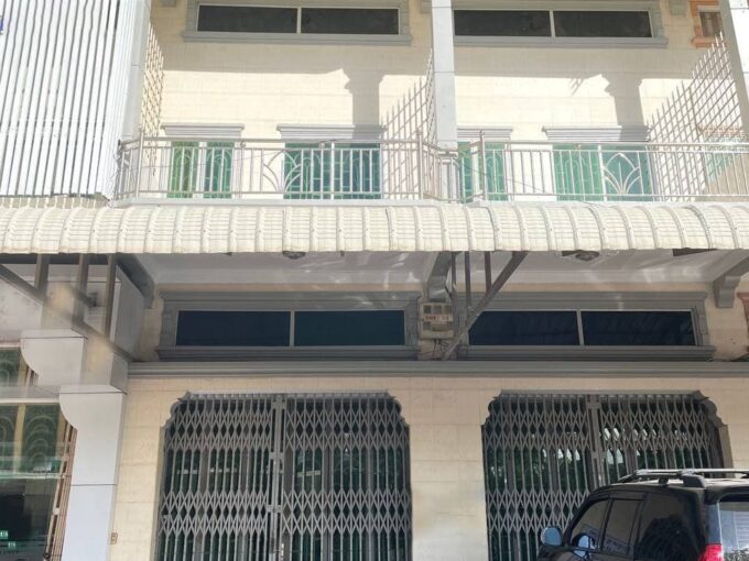 Urgent Shophouse for rent in Tuol Kork Area