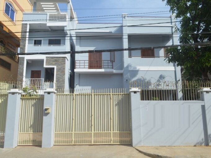 Villa 6 rooms for rent at BKK3