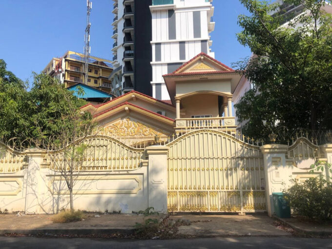 Villa for Rent in Phnom Penh City Near IFL University