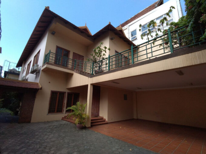 Villa for Rent with Best location in Bkk 1