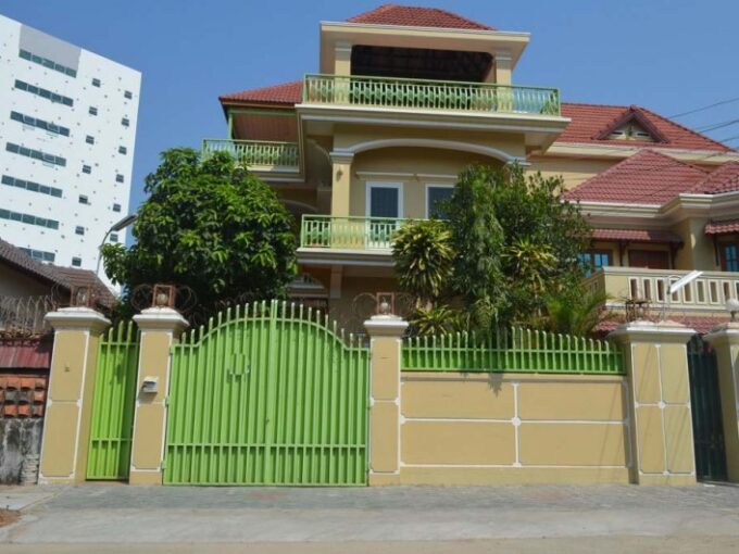 Villa with 4Bedrooms For Rent In Toul Kork