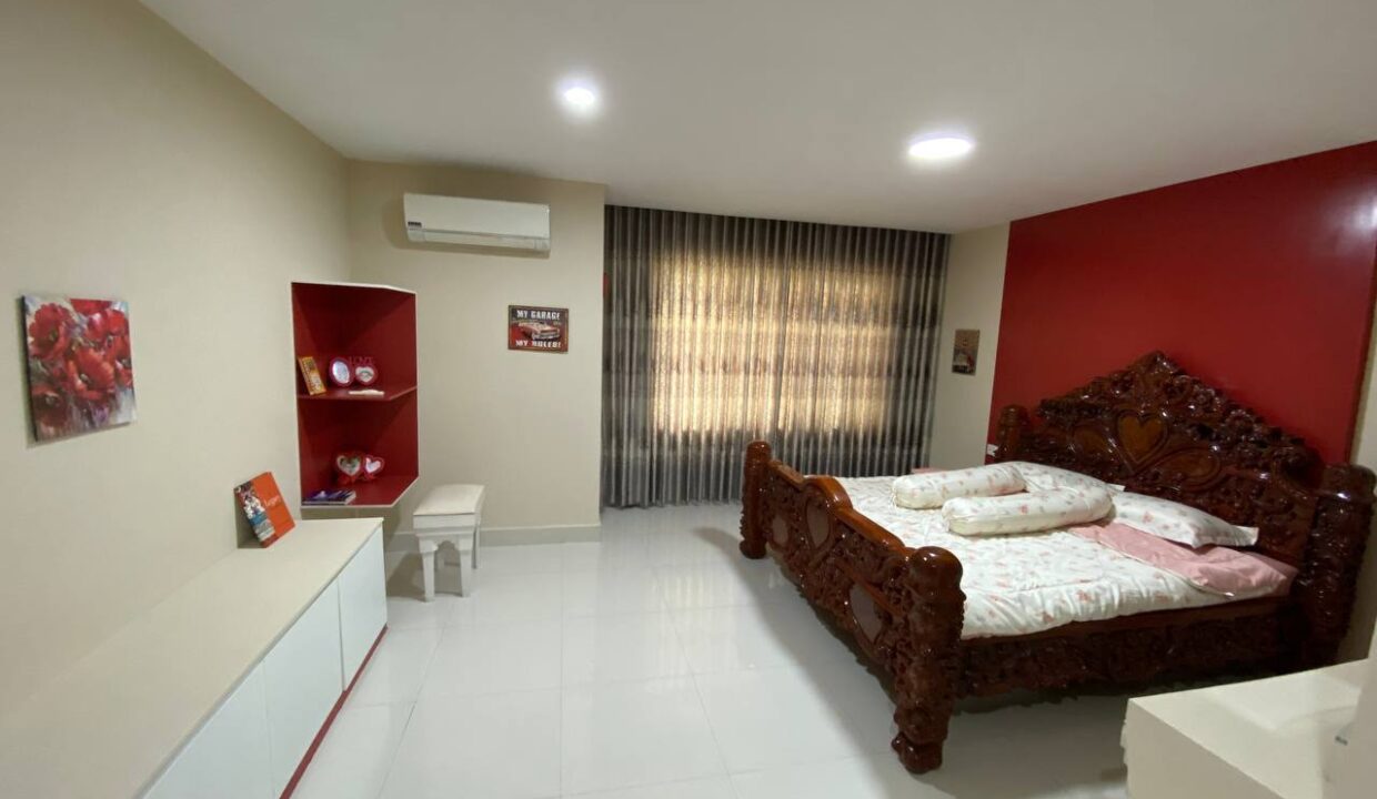 Fully Furnished 3 Bedroom Villa for Rent in Russey Keo Wooden Bed