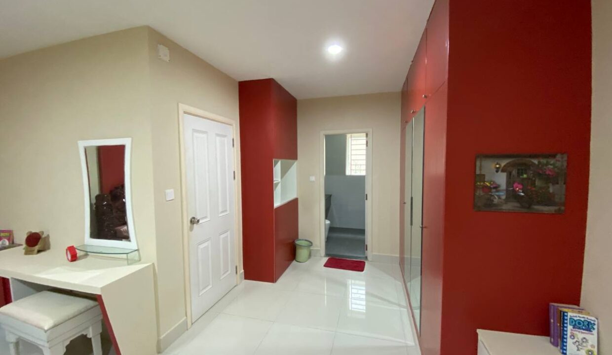 Fully Furnished 3 Bedroom Villa for Rent in Russey Keo hall bathroom