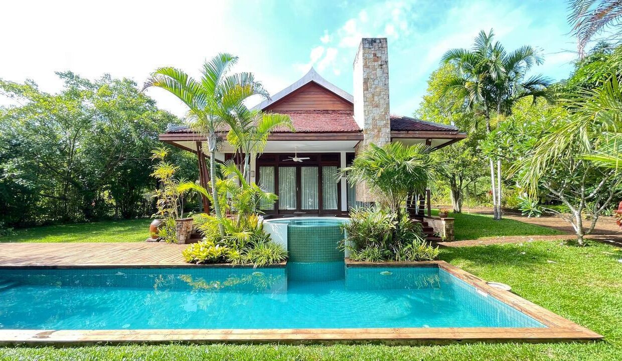 Large 3 Villa for sale in Kep