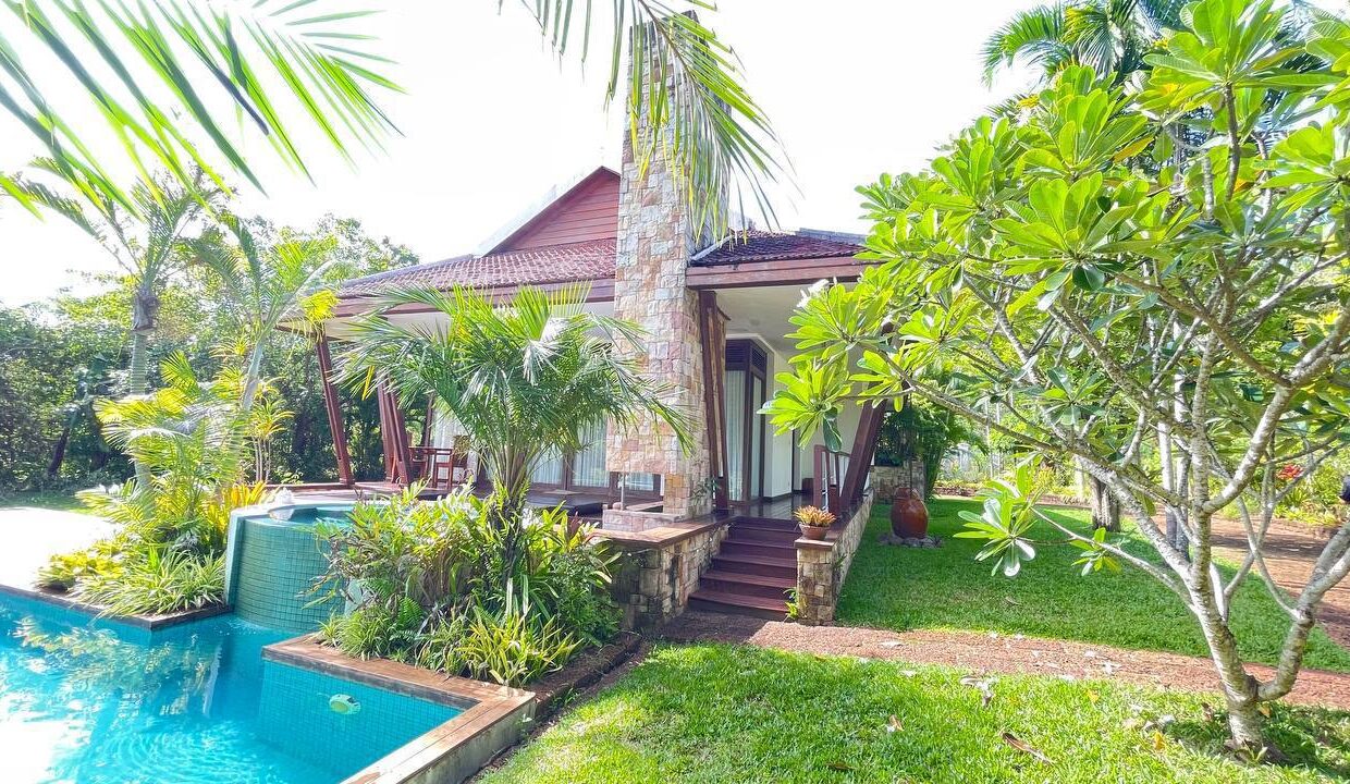 Large 3 Villa for sale in Kep Swimming Pool