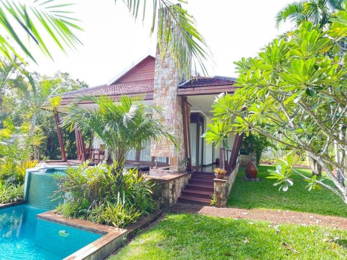 Large 3 Villa for sale in Kep