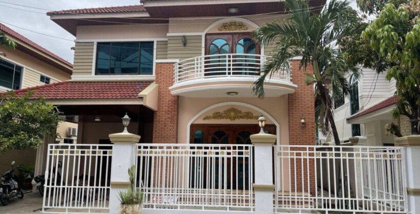 Villa 4bedrooms 5bathroom for rent at Borey Chamkamorn