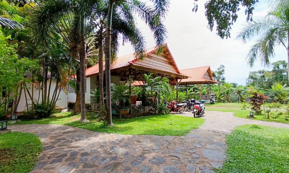 Boutique Resort for Rent in Kep Receiptionist Entrance