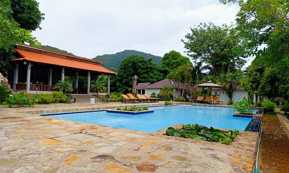 Boutique Resort for Rent in Kep Swimming Pool & Restaurant