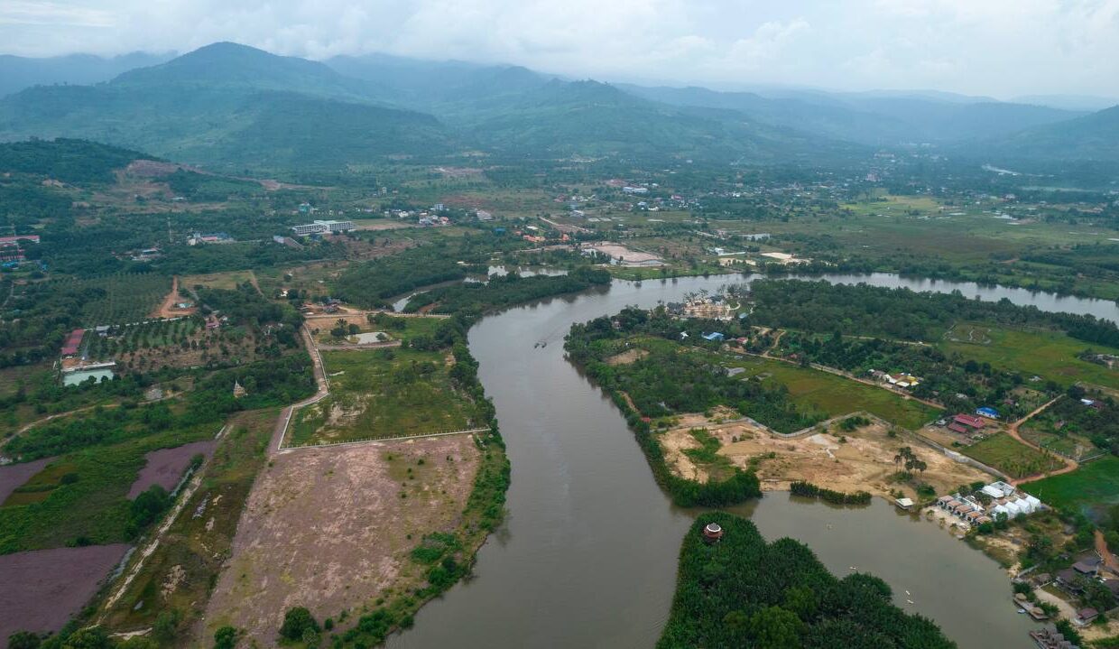 Discover the ultimate investment with Waterfront Land for Sale in Kampot—where serenity meets opportunity along the stunning Teuk Chhu River.