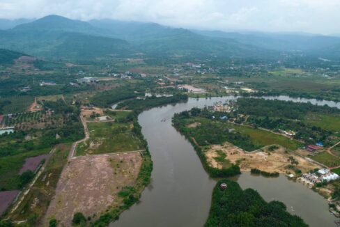 Discover the ultimate investment with Waterfront Land for Sale in Kampot—where serenity meets opportunity along the stunning Teuk Chhu River.