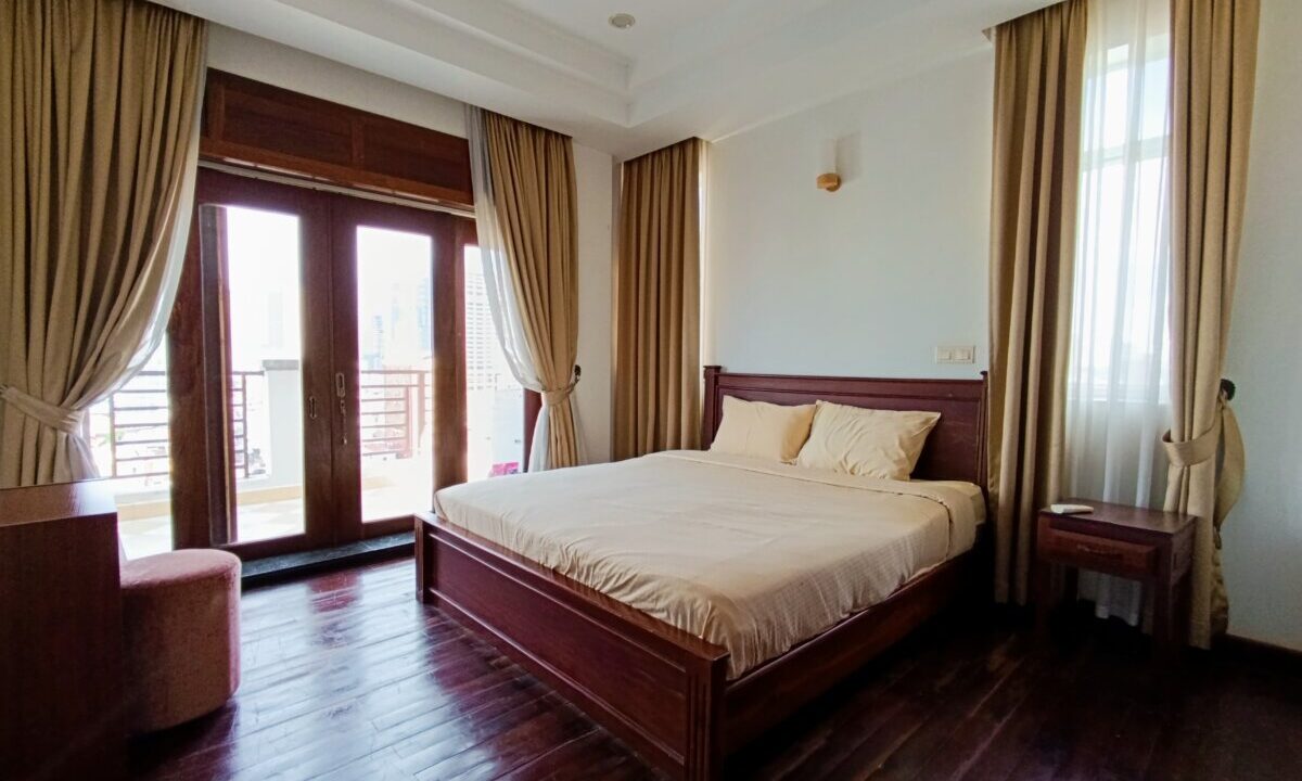 21Units Apartment Building for Lease in Toul Tom Pong (Russian Market) - Spacious & Modern Master Bedroom