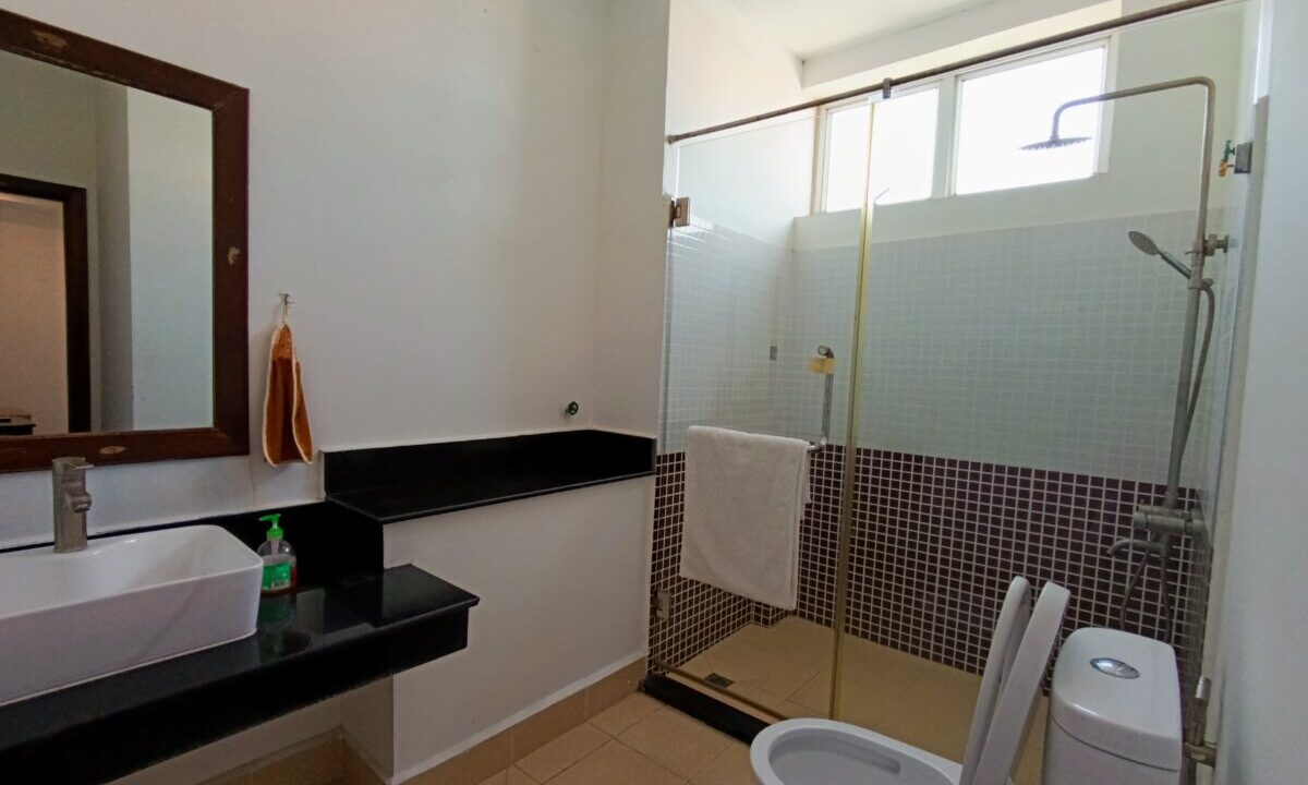 21Units Apartment Building for Lease in Toul Tom Pong (Russian Market) - Spacious & Modern bathroom