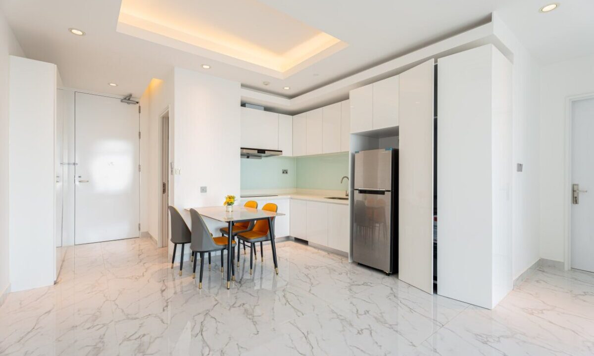 2-Bedroom Luxury Condo for sale at J Tower 2, BKK1 Dinning Table